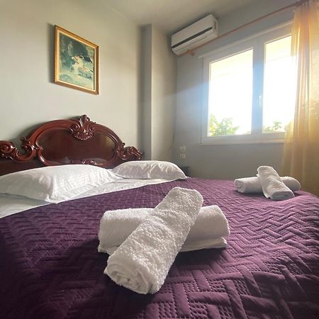 Stay The Night Shkodra Apartment City Centre Buitenkant foto