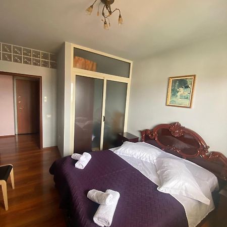 Stay The Night Shkodra Apartment City Centre Buitenkant foto