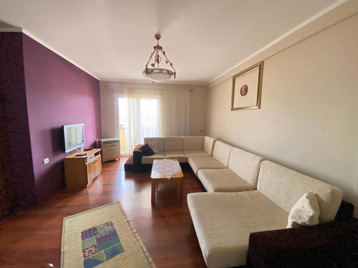 Stay The Night Shkodra Apartment City Centre Buitenkant foto