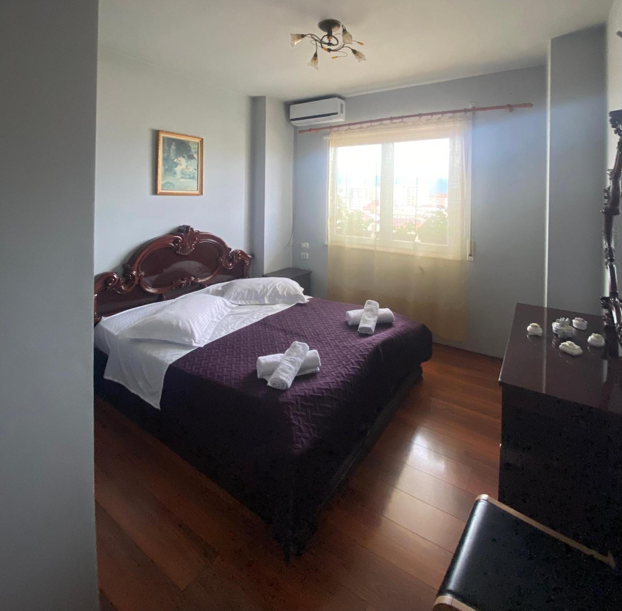Stay The Night Shkodra Apartment City Centre Buitenkant foto