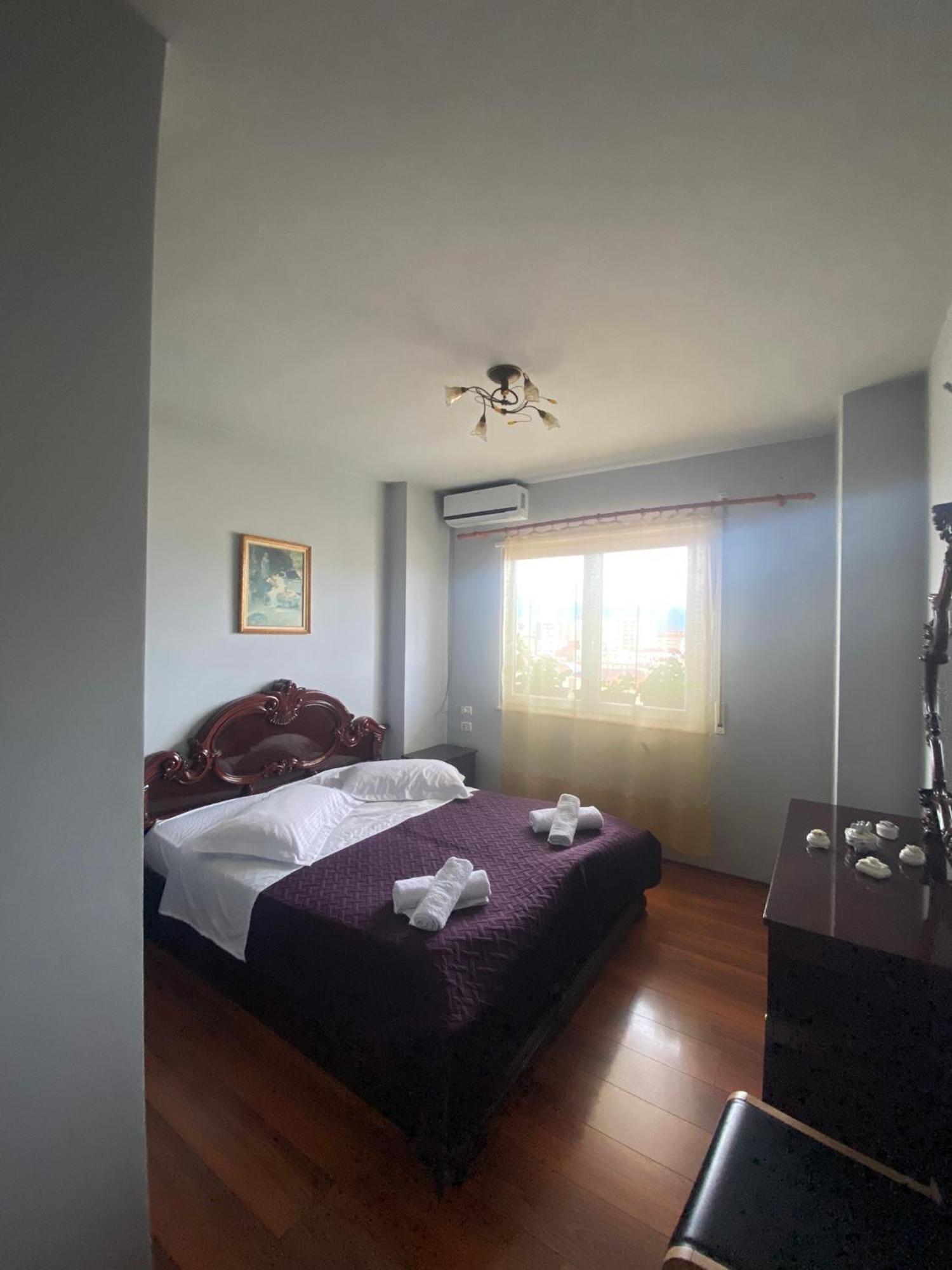 Stay The Night Shkodra Apartment City Centre Buitenkant foto